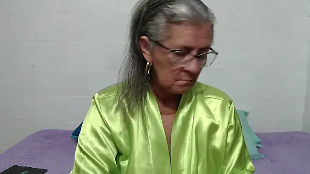 candy mature  online show from 6, 10, 2025