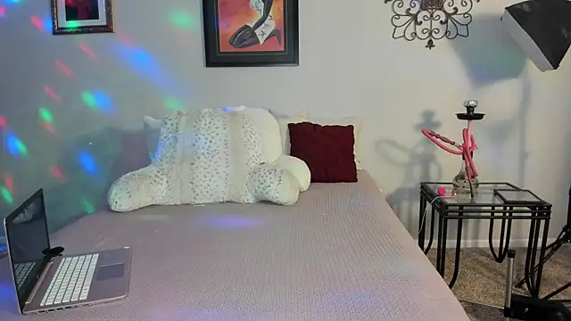 yiauana online show from 2, 2, 2025