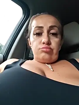 AvaLloyd online show from 29, 9, 2025