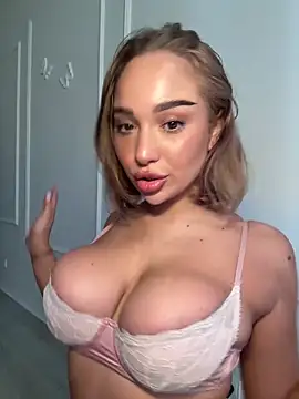 Snapshot of CardiSweetBaby chatting on 9, 9, 2025 CardiSweetBaby online show from 9, 9, 2025