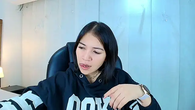 Snapshot of lina_bedoya_ chatting on 2, 12, 2025 lina bedoya online show from 2, 12, 2025