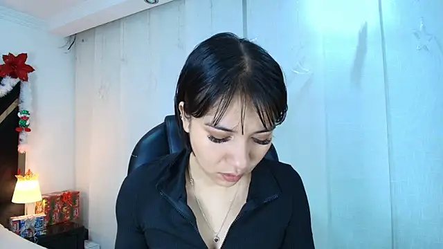 Snapshot of lina_bedoya_ chatting on 17, 12, 2025 lina bedoya online show from 17, 12, 2025