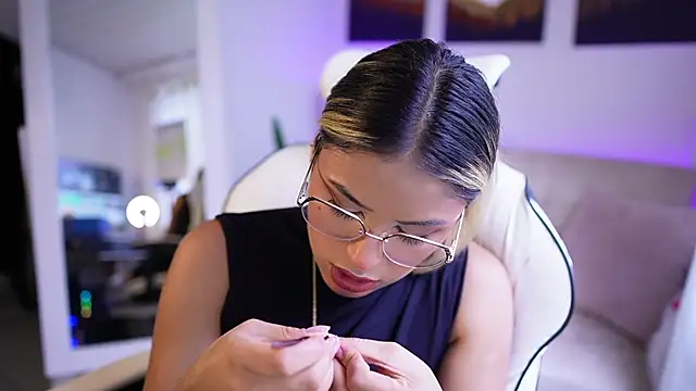 SaraParisi online show from 17, 2, 2025