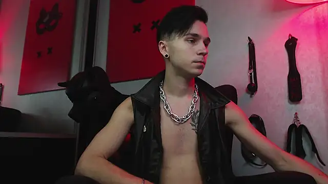 Joseph  Quinn online show from 26, 1, 2025