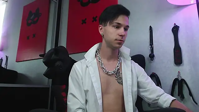 Joseph  Quinn online show from 17, 2, 2025