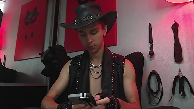 Joseph  Quinn online show from 23, 2, 2025