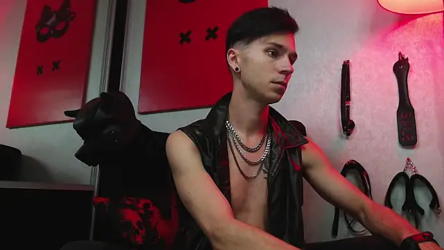 Joseph  Quinn online show from 13, 3, 2025