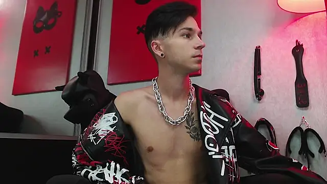 Joseph  Quinn online show from 15, 3, 2025