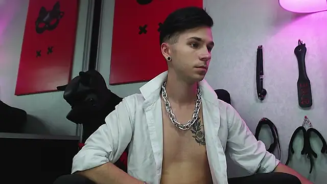 Joseph  Quinn online show from 18, 3, 2025