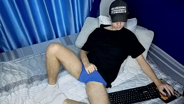 Joseph  Quinn online show from 25, 4, 2026