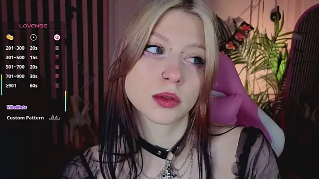 Snapshot of arielabradberry chatting on 24, 10, 2025 arielabradberry online show from 24, 10, 2025