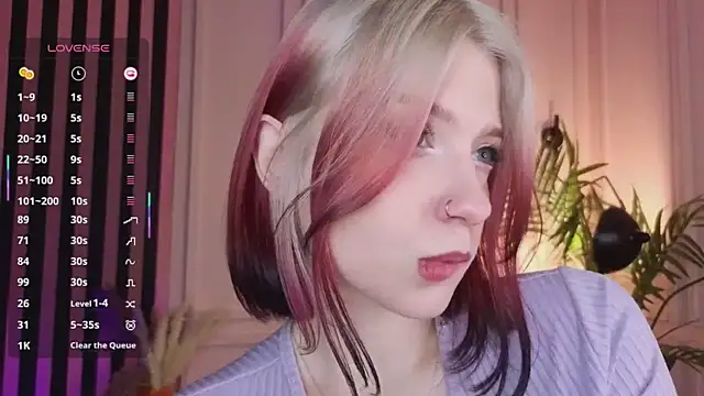 Snapshot of arielabradberry chatting on 13, 11, 2025 arielabradberry online show from 13, 11, 2025