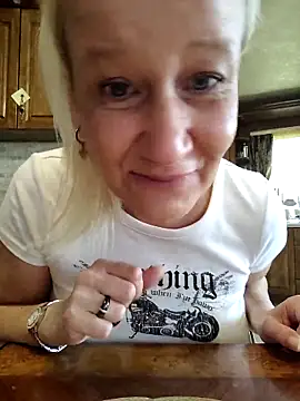 Snapshot of Lotus-blume1 chatting on 7, 10, 2025 Lotus-blume1 online show from 7, 10, 2025