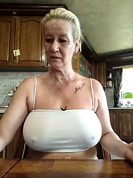 Snapshot of Lotus-blume1 chatting on 13, 10, 2025 Lotus-blume1 online show from 13, 10, 2025