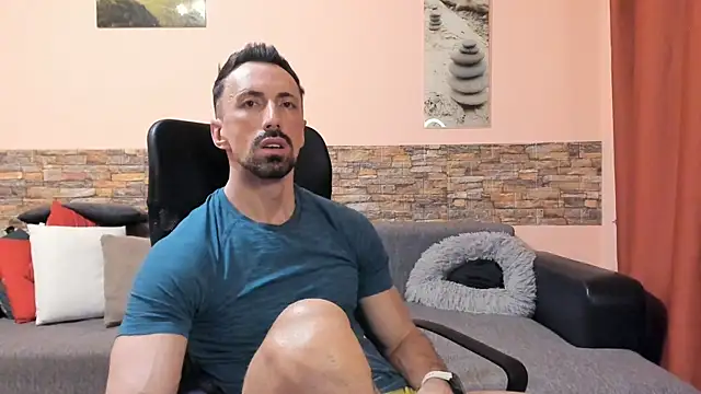Snapshot of HotHunkTrainer chatting on 18, 6, 2026 HotHunkTrainer online show from 18, 6, 2026