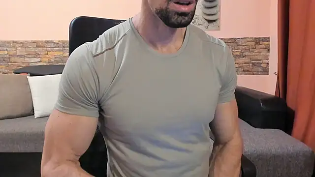Snapshot of HotHunkTrainer chatting on 22, 6, 2026 HotHunkTrainer online show from 22, 6, 2026