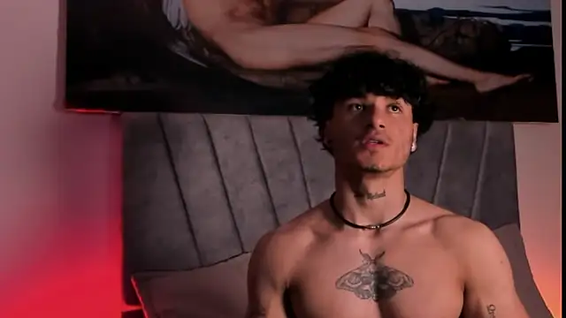 Snapshot of Thomas_Fit1 chatting on 23, 12, 2025 Thomas Fit1 online show from 23, 12, 2025