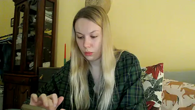 Snapshot of Scarlettford chatting on 12, 12, 2024 Scarlettford online show from 12, 12, 2024