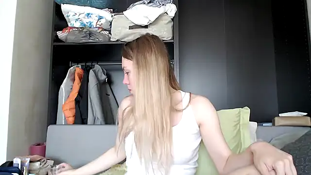 Snapshot of Scarlettford chatting on 18, 9, 2025 Scarlettford online show from 18, 9, 2025