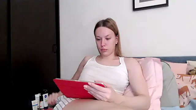 Snapshot of Scarlettford chatting on 9, 11, 2025 Scarlettford online show from 9, 11, 2025