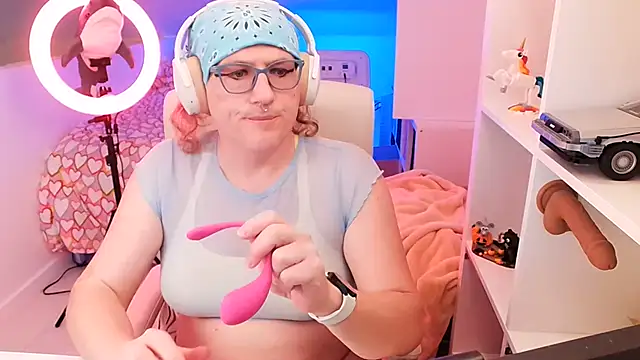 Snapshot of TransCayenne chatting on 6, 11, 2025 TransCayenne online show from 6, 11, 2025