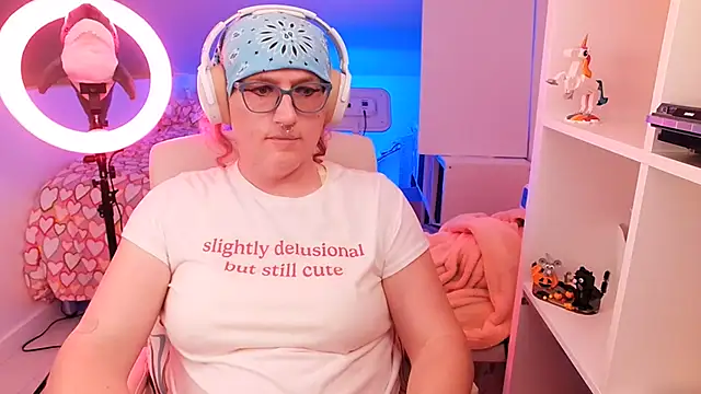 Snapshot of TransCayenne chatting on 11, 11, 2025 TransCayenne online show from 11, 11, 2025