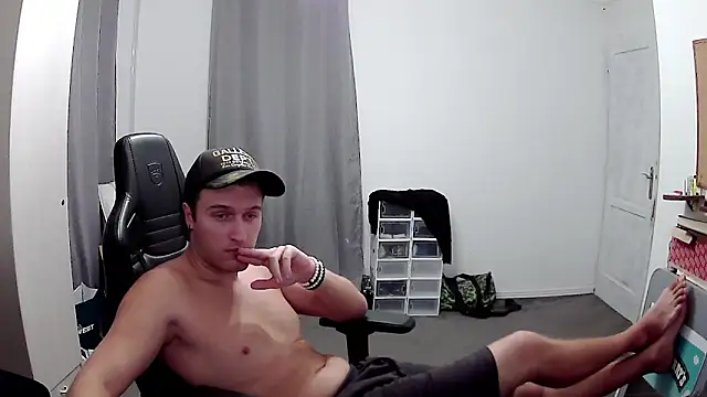 Snapshot of PKrisztian chatting on 28, 9, 2025 PKrisztian online show from 28, 9, 2025