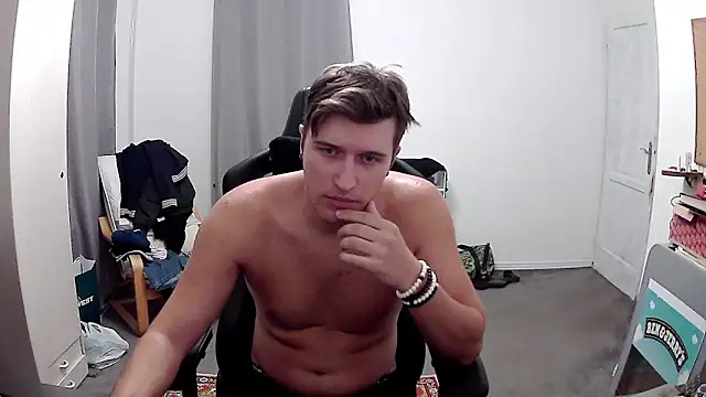 Snapshot of PKrisztian chatting on 2, 10, 2025 PKrisztian online show from 2, 10, 2025