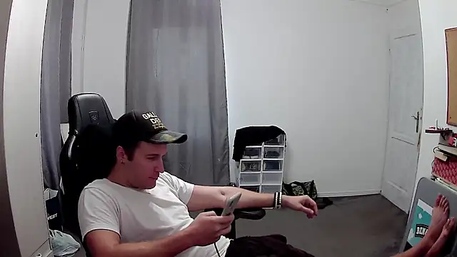 Snapshot of PKrisztian chatting on 8, 10, 2025 PKrisztian online show from 8, 10, 2025