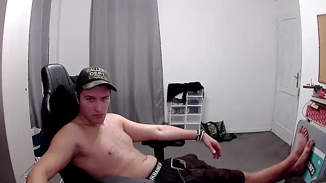 Snapshot of PKrisztian chatting on 14, 10, 2025 PKrisztian online show from 14, 10, 2025