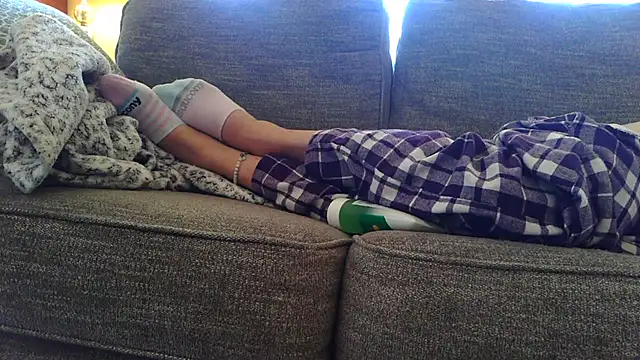 Snapshot of femgui69 chatting on 16, 12, 2025 femgui69 online show from 16, 12, 2025