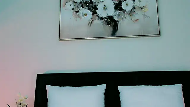 Snapshot of oh-my-mia chatting on 4, 10, 2025 oh-my-mia online show from 4, 10, 2025