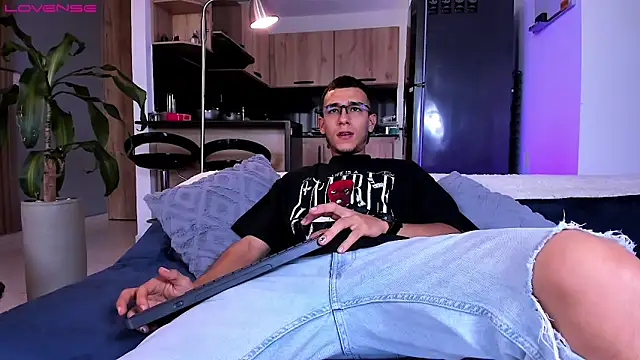 Snapshot of SymonPrince chatting on 28, 9, 2025 SymonPrince online show from 28, 9, 2025