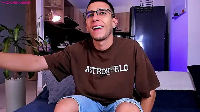 Snapshot of SymonPrince chatting on 3, 10, 2025 SymonPrince online show from 3, 10, 2025