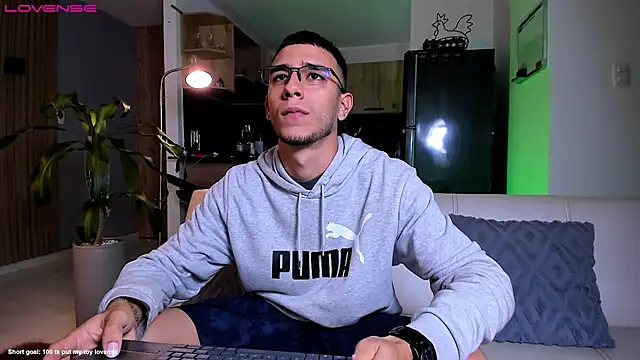 Snapshot of SymonPrince chatting on 8, 10, 2025 SymonPrince online show from 8, 10, 2025