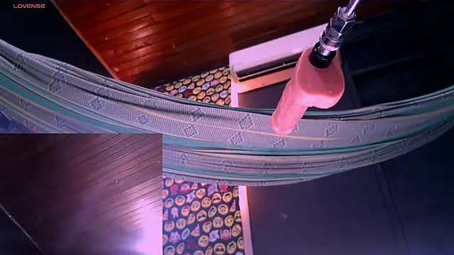 Snapshot of waterfalls_girl chatting on 15, 12, 2025 waterfalls girl online show from 15, 12, 2025