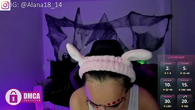 Snapshot of Alana_Pherson chatting on 28, 10, 2025 Alana Pherson online show from 28, 10, 2025