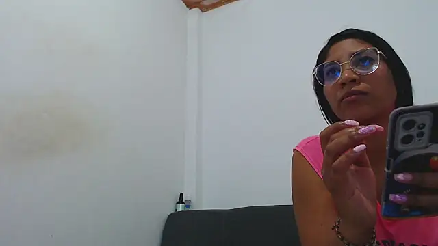 Snapshot of MiaJoness13 chatting on 18, 12, 2024 MiaJoness13 online show from 18, 12, 2024