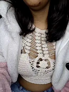 Snapshot of Leeeezzzz_roy chatting on 22, 12, 2024 Leeeezzzz roy online show from 22, 12, 2024