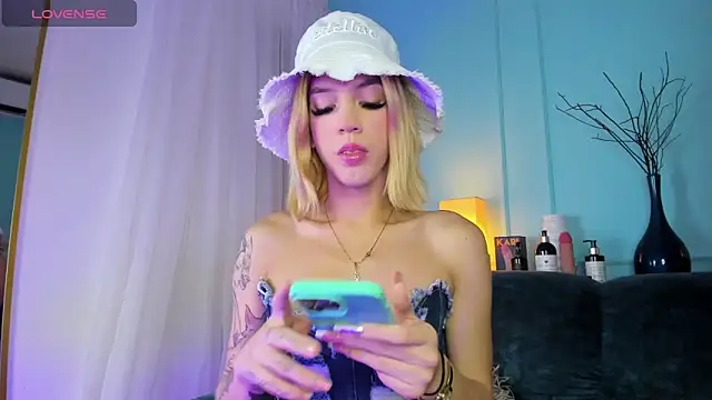 Snapshot of Courtney_gonet chatting on 17, 1, 2025 Courtney gonet online show from 17, 1, 2025