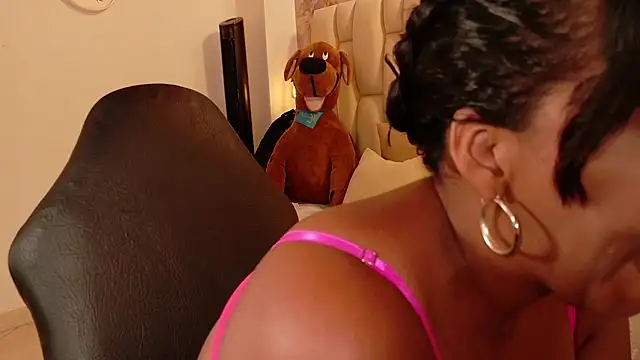 lia mariana online show from 4, 10, 2025