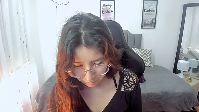 Amy joones online show from 29, 9, 2025