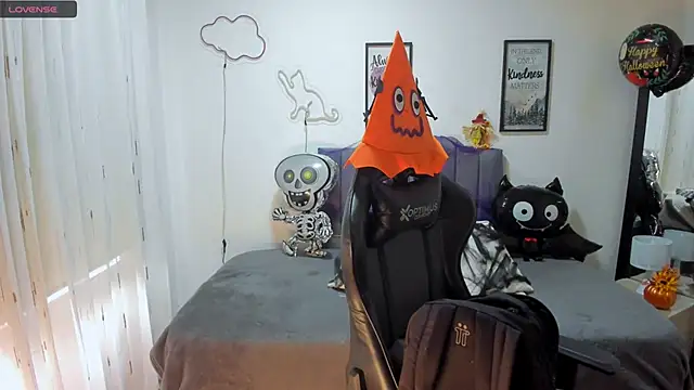 Amy joones online show from 23, 10, 2025