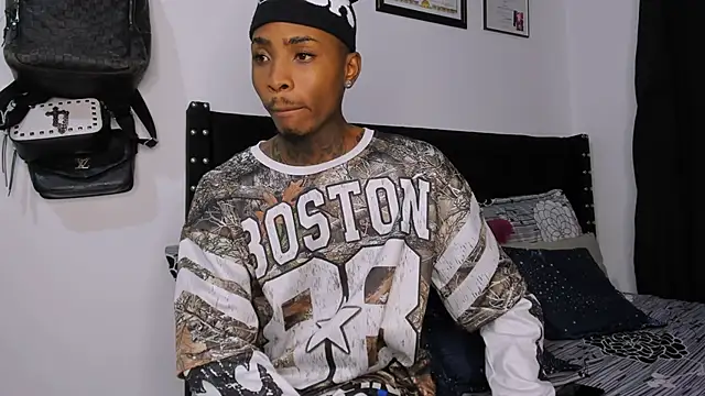 Snapshot of Pantera_black_21 chatting on 13, 11, 2025 Pantera black 21 online show from 13, 11, 2025