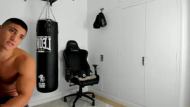 Snapshot of dan01_ chatting on 22, 10, 2025 dan01 online show from 22, 10, 2025