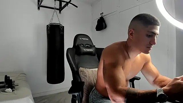 Snapshot of dan01_ chatting on 5, 11, 2025 dan01 online show from 5, 11, 2025