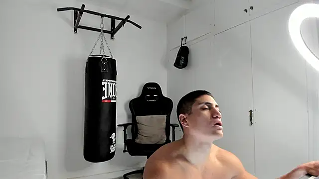 Snapshot of dan01_ chatting on 28, 11, 2025 dan01 online show from 28, 11, 2025