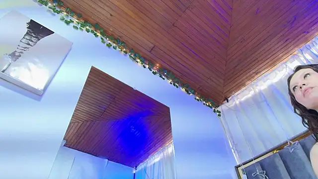 Snapshot of Eda_Bonne chatting on 4, 12, 2025 Eda Bonne online show from 4, 12, 2025