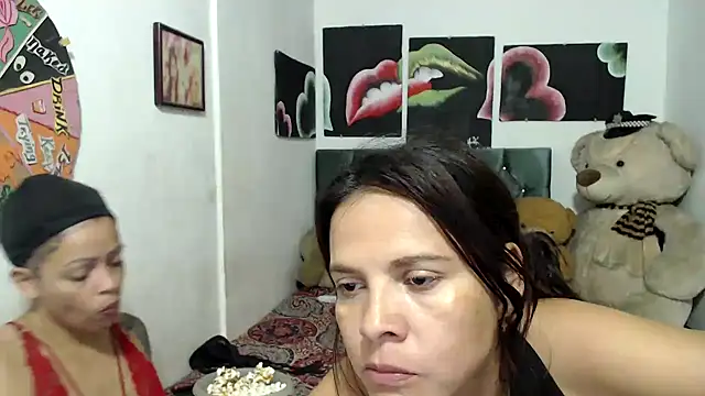 manzanahot9 online show from 5, 3, 2025