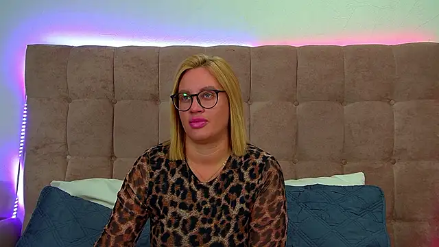 MariaNeumann online show from 22, 10, 2025